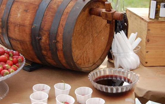 自酿的葡萄酒有点苦味是什么原因？