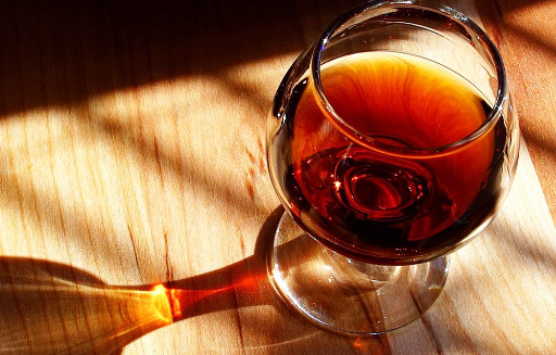 酿葡萄酒用什么菌？