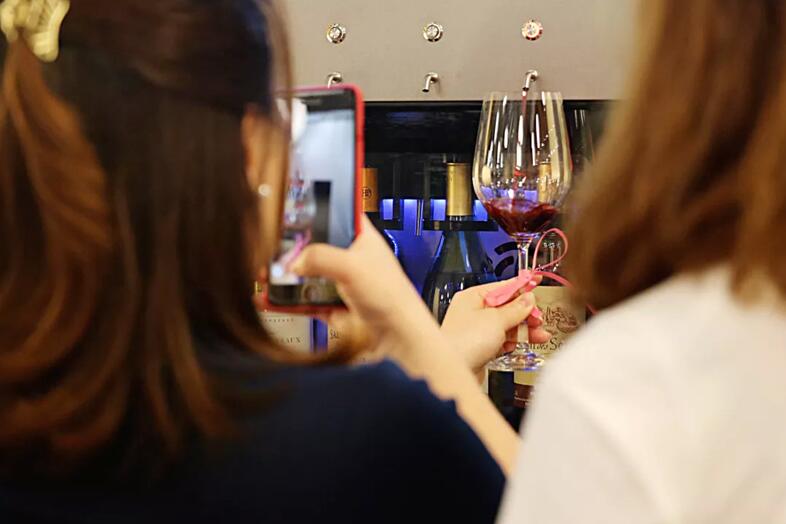 爱杯联合WeWork周年庆，带来更多一站式葡萄酒体验场景 