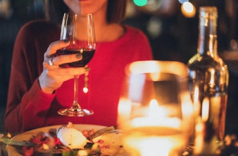 女人每天晚上喝红酒有什么好处？