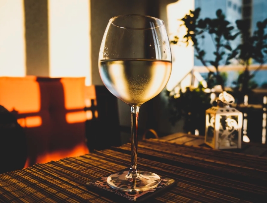 甜白葡萄酒属于什么酒？