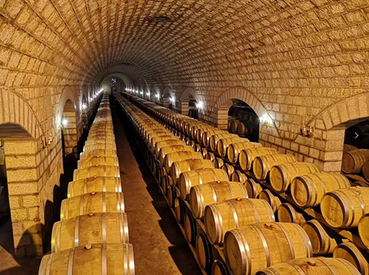 最近六年国产葡萄酒产量呈现下滑趋势