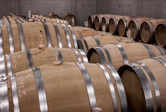 葡萄酒用什么桶储存？