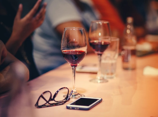 葡萄酒为什么容易醉？
