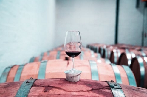 酿葡萄酒的酵母用什么？