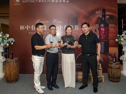 茅台葡萄酒与著名彩墨画家联合推出茅台葡萄酒肖葡萄系列产品