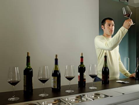 做法国红酒代理商，需要学习好葡萄酒礼仪文化