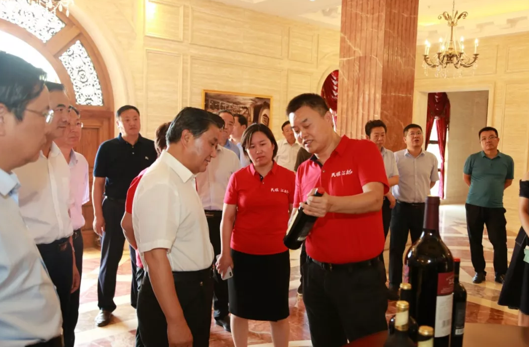 河南省副省长到访考察天明民权葡萄酒厂