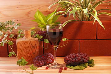 你们是否知道葡萄酒要怎样来去鉴赏与品尝呢？