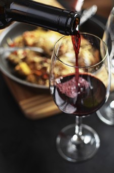 干红葡萄酒在秋季搭配美食的方法