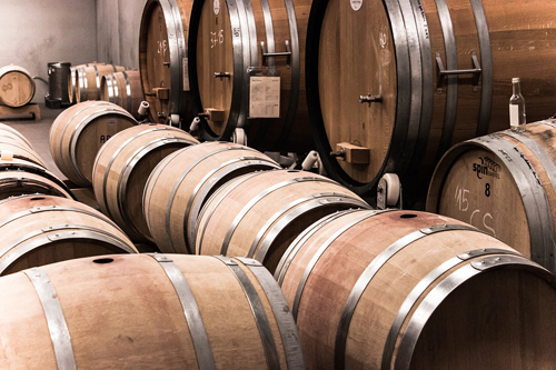 葡萄酒用什么容器发酵？