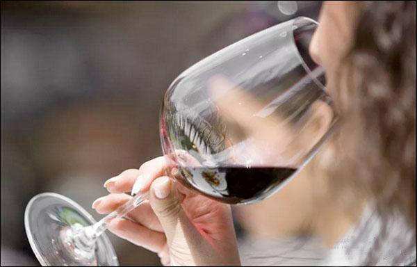 含有什么的葡萄酒可以缓解辐射的影响呢？