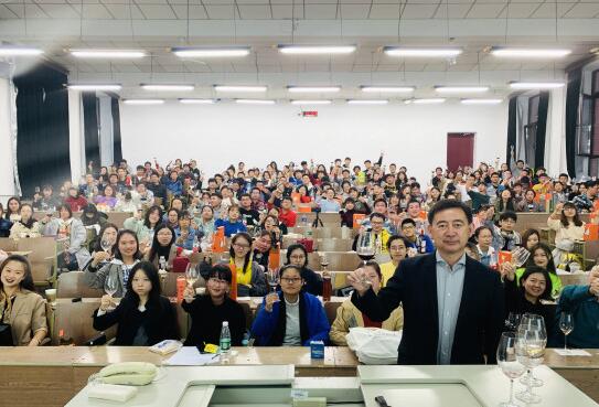 著名酿酒师李德美教授在中国农业大学举行葡萄酒主题公开课