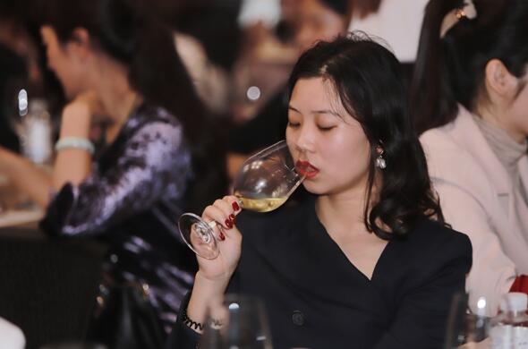 “林冠德国原瓶进口葡萄酒新品发布、品鉴暨庄主见面会”在郑州举行