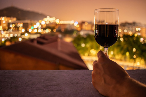 睡前喝葡萄酒的功效与作用有哪些？