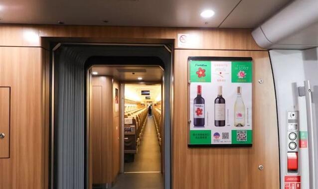 意大利葡萄酒广告出现在中国高铁列车里
