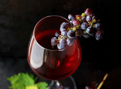 葡萄酒中的单宁来源于哪里？
