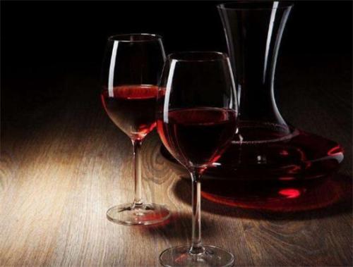 葡萄酒炖苹果可以治痛经你知道吗？