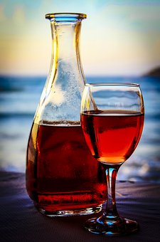 为什么女性常喝葡萄酒可以减少血管炎症呢？