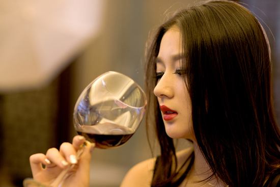 葡萄是怎么变成起泡酒的，这个气泡是怎么来的呢