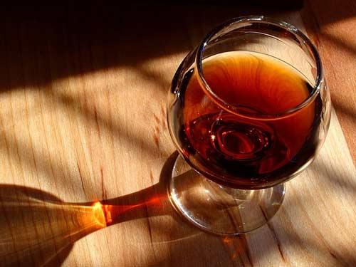 如何品鉴葡萄酒的风味和香气