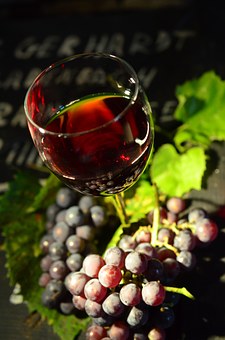 是什么造成了葡萄酒的红白之分呢？