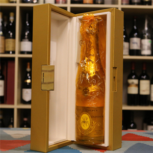 法国路易王妃香槟推出第一款生物动力学酿造的香槟