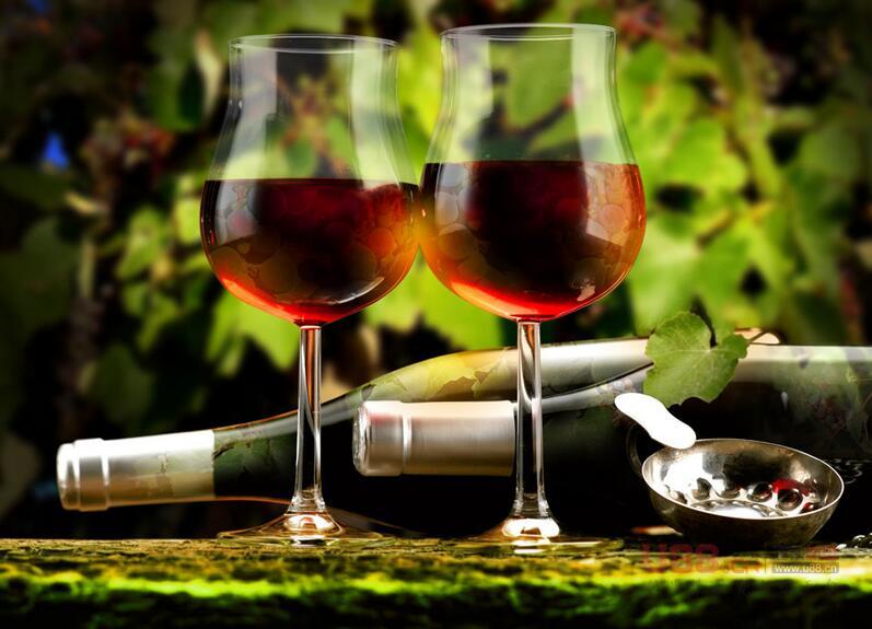 每天饮用一杯葡萄酒有助于预防中风