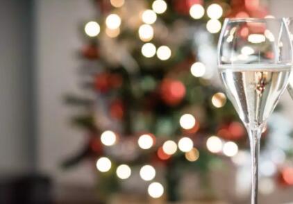 意大利人在圣诞节期间热衷于选择起泡酒