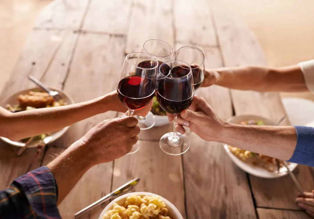 有哪些葡萄酒适合在感恩节晚餐饮用呢？