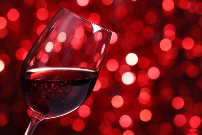 饮用红酒对人体有哪些功效及作用呢？
