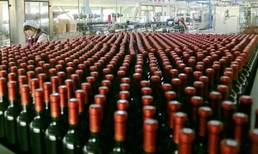 2020年1-2月中国葡萄酒进口量，国产葡萄酒产量均出现下滑