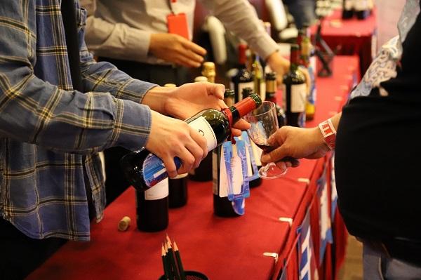 上海自贸区红酒交易中心举办葡萄酒盲品大赛