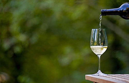 白葡萄酒适合什么季节喝？