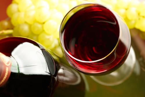 桃红葡萄酒和玫瑰红葡萄酒是一样的吗？