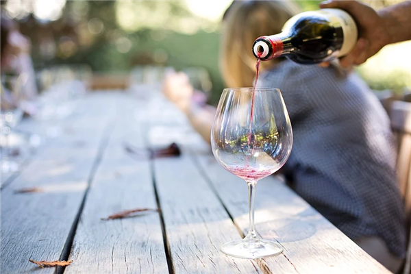 最新研究,每天喝一杯葡萄酒可以增强脑力