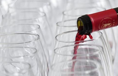 最新调查：近半数俄罗斯人饮用葡萄酒，偏爱红葡萄酒