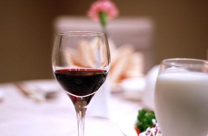 适量饮用红葡萄酒能预防白内障吗