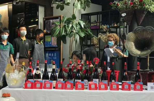 法国罗纳河谷葡萄酒产区在成都举行葡萄酒品鉴会