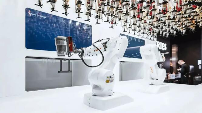 鸡尾酒机器人诞生，能调出20000种鸡尾酒