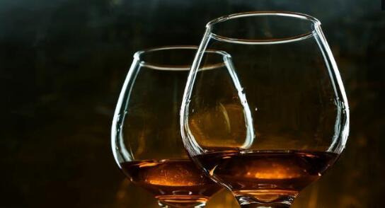 纳帕谷霍普斯酒庄用烟熏葡萄酿造白兰地