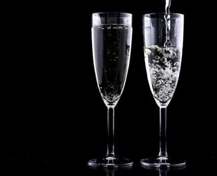 香槟与意大利起泡酒之间有何区别？