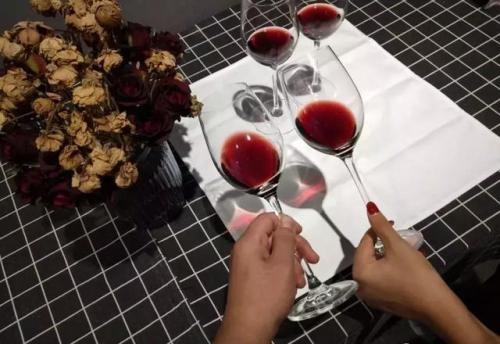 酒杯和葡萄酒是怎么搭配的呢