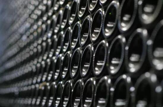 法国葡萄酒企业员工将廉价葡萄酒伪装成列级庄进行销售