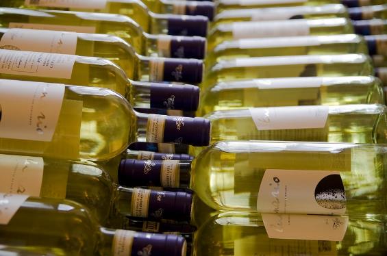 白葡萄酒需要放冰箱吗？
