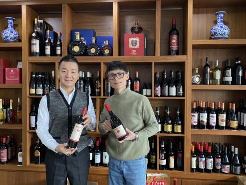 雷盛紅酒董事長荊濤到訪葡巢酒業集團洽談合作