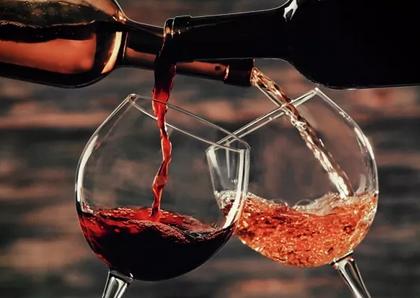 中国葡萄酒市场低迷，“白染红”呈现市场两极分化趋势