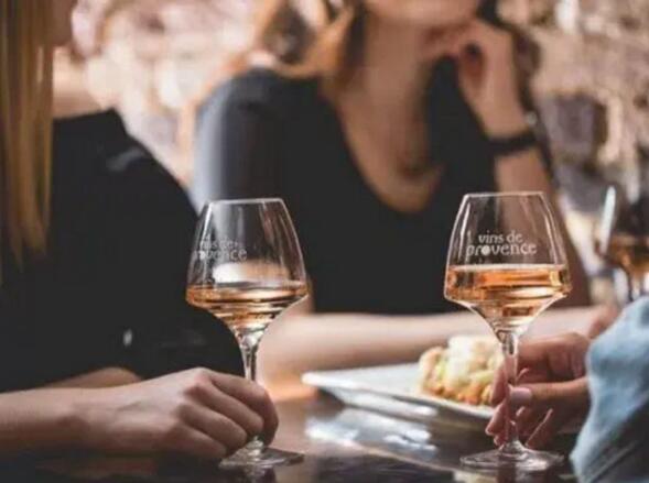 饮用桃红葡萄酒的角色在转变，女性和年轻消费群更受青睐