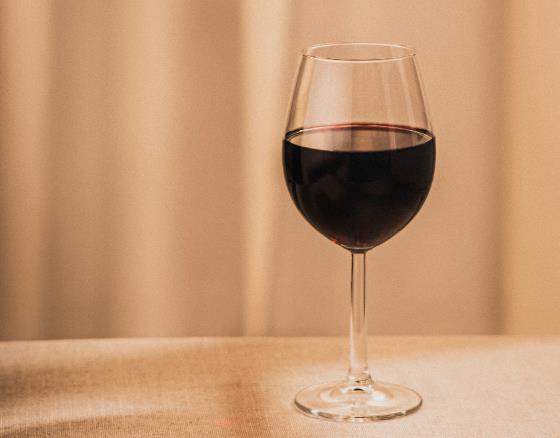 西拉酿造的葡萄酒有什么特点？