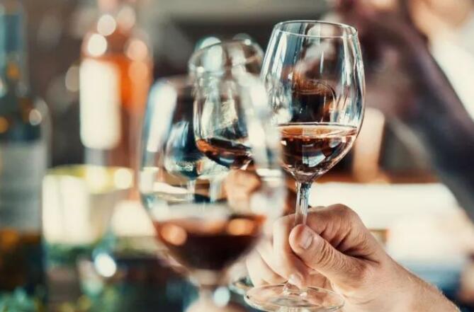 葡萄酒DTC渠道数据：电商大增27%！这两个葡萄品种销量最高 | 微酿观察